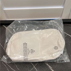 NWT- Lululemon Belt Bag- White Opal-1L
